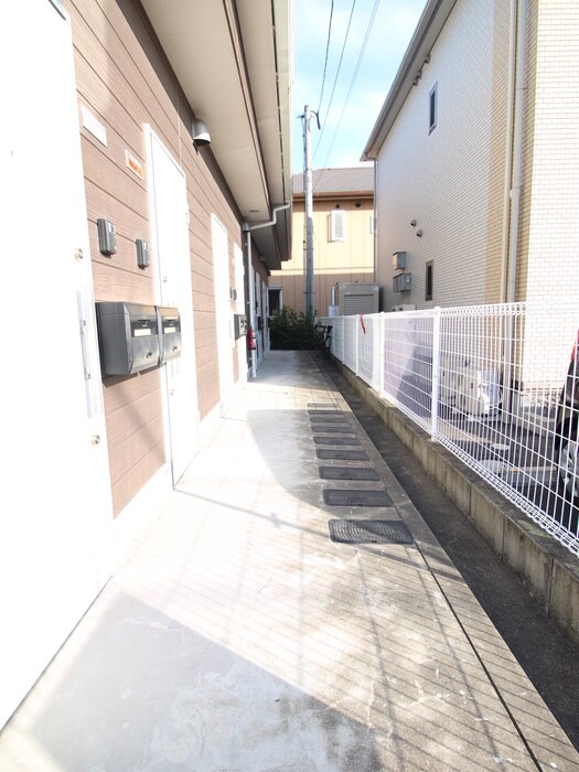 物件外観写真2　(エントランス部分)