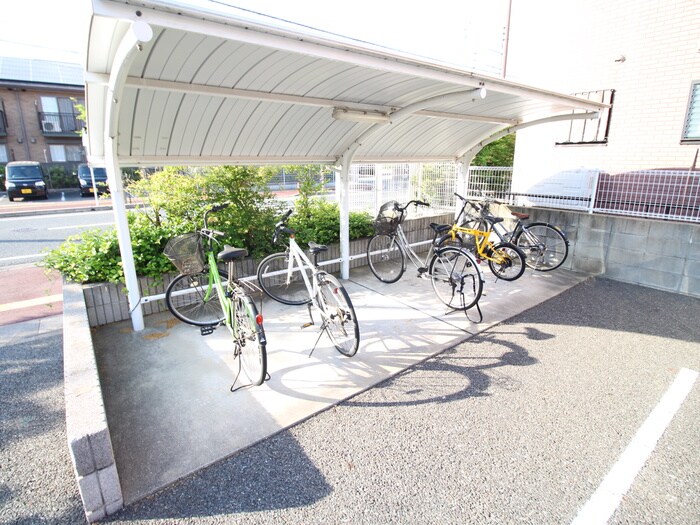 物件外観写真3　(駐輪場)