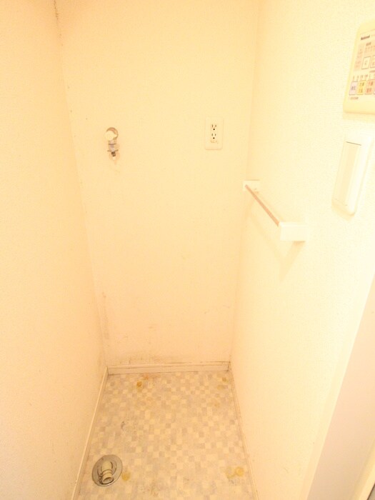 物件内観写真11　(洗濯機置場)
