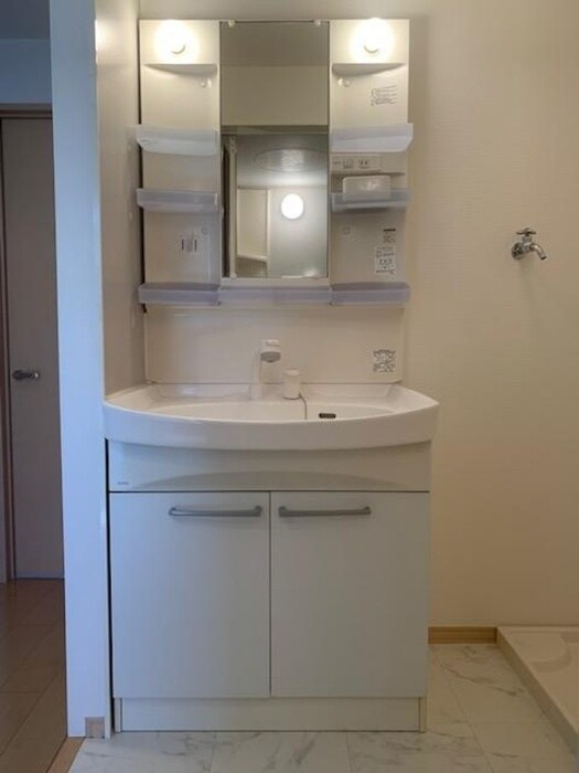 物件内観写真8　(洗面)