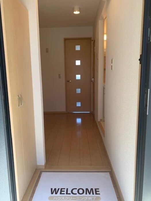 物件内観写真9　(玄関)