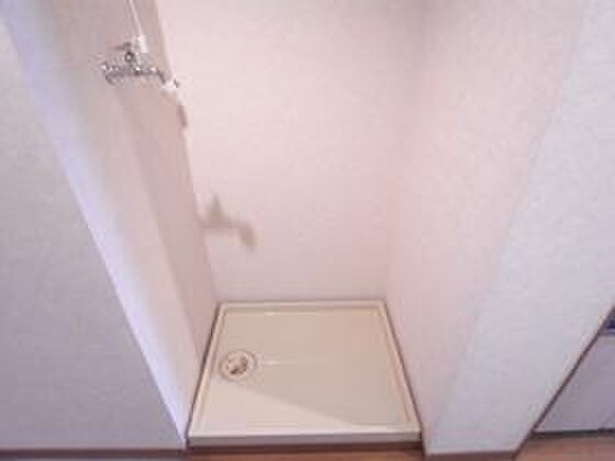 物件内観写真11　(洗濯機置場)