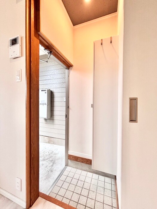 物件内観写真10　(玄関)