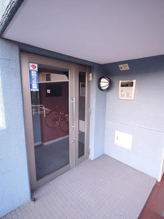 物件外観写真2　(エントランス部分)