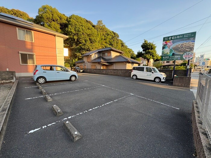 物件外観写真3　(駐車場)