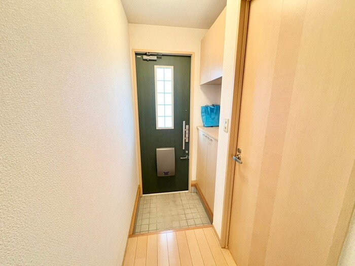 物件内観写真14　(玄関)