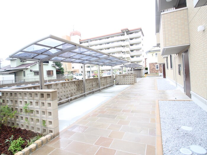 物件外観写真2　(駐輪場)