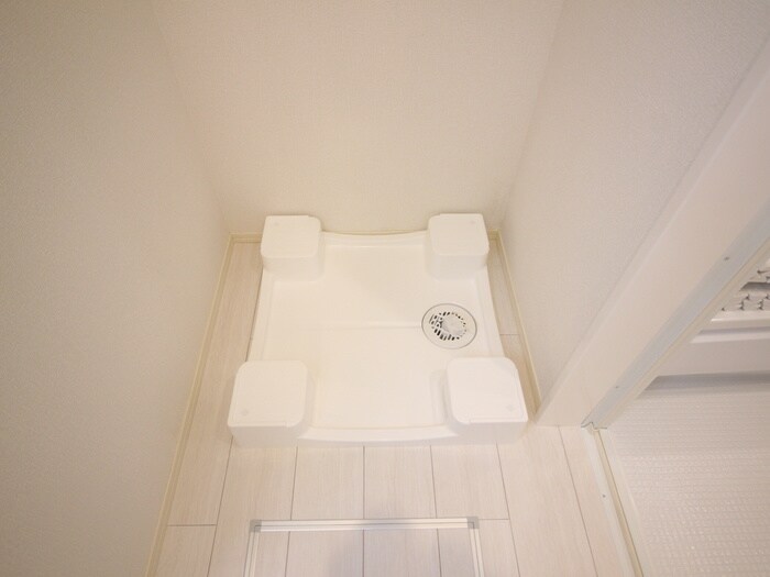 物件内観写真12　(洗濯機置場)