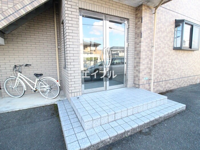 物件外観写真4　(エントランス部分)