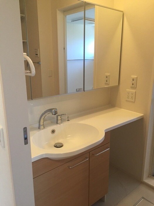 物件内観写真5　(洗面)