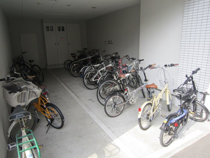 物件外観写真5　(駐輪場)
