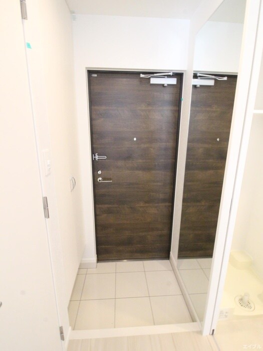 物件内観写真11　(玄関)