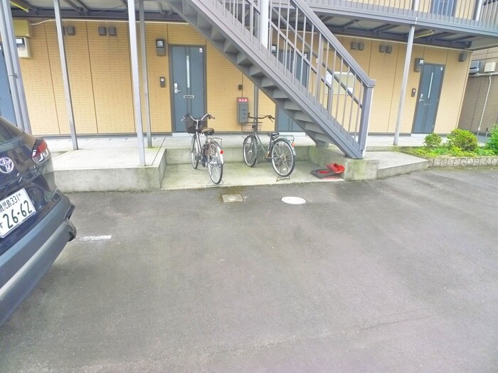 物件外観写真4　(駐輪場)