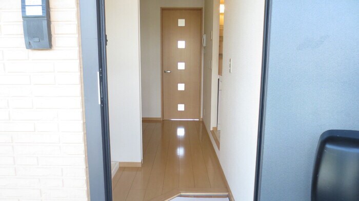 物件内観写真15　(玄関)