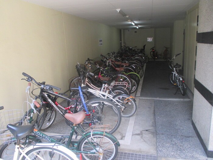 物件外観写真4　(駐輪場)