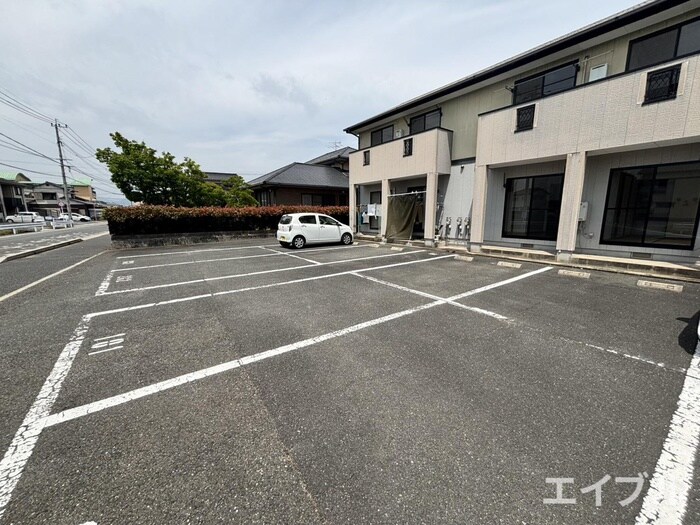 物件外観写真6　(駐車場)