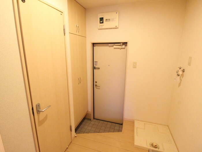 物件内観写真11　(玄関)