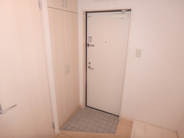 物件内観写真11　(玄関)