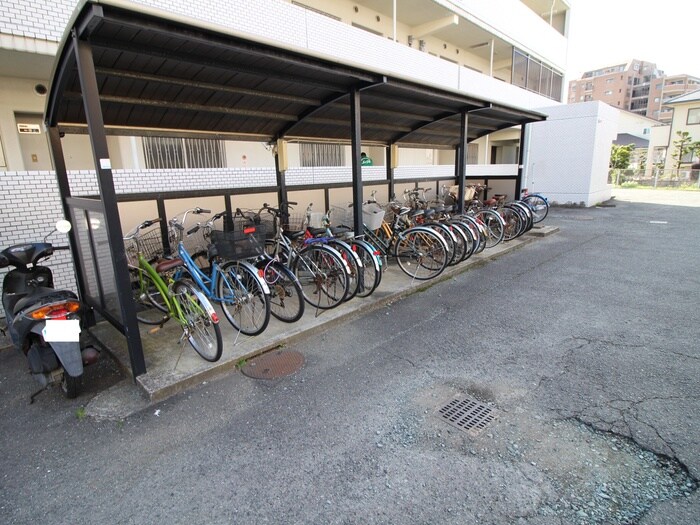 物件外観写真5　(駐輪場)