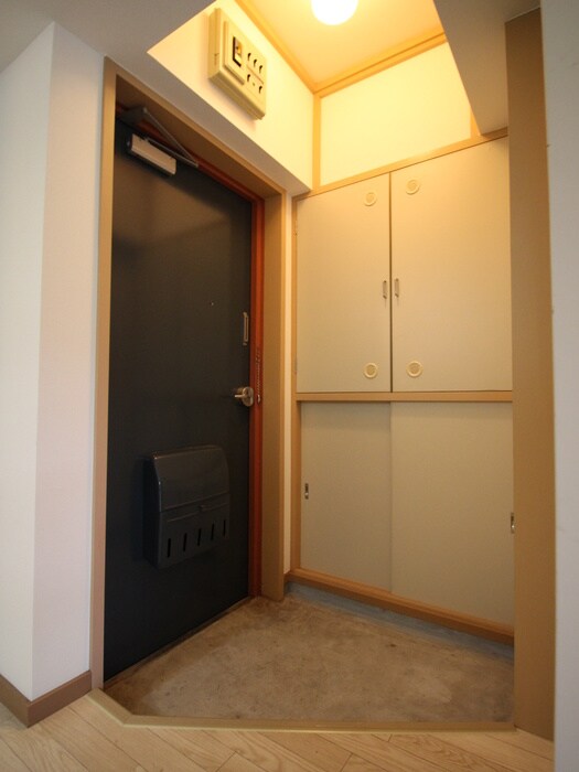 物件内観写真10　(玄関)