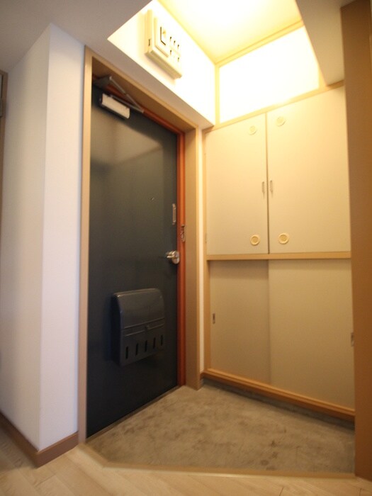 物件内観写真10　(玄関)