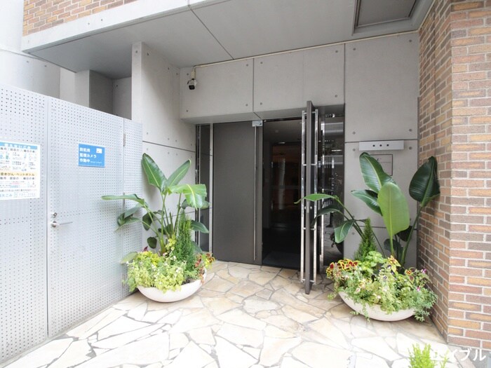 物件外観写真2　(エントランス部分)