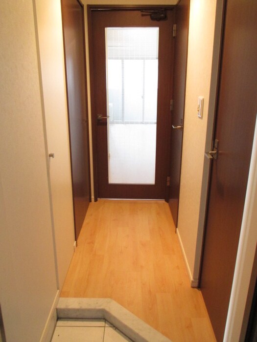 物件内観写真13　(玄関)