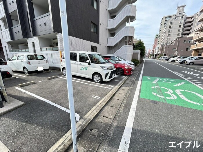 物件外観写真6　(駐車場)