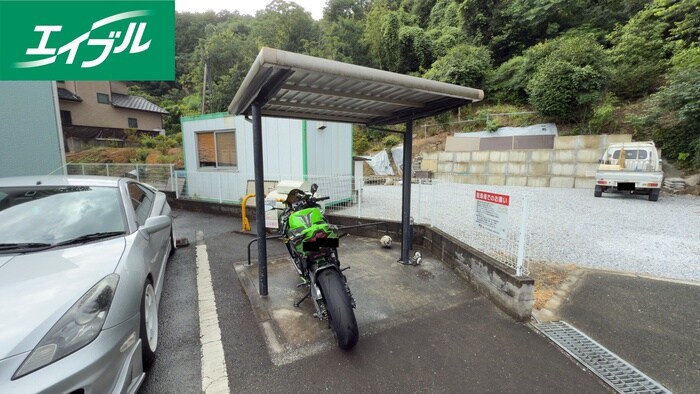 物件外観写真3　(駐輪場)