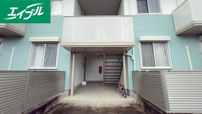 物件外観写真5　(エントランス部分)