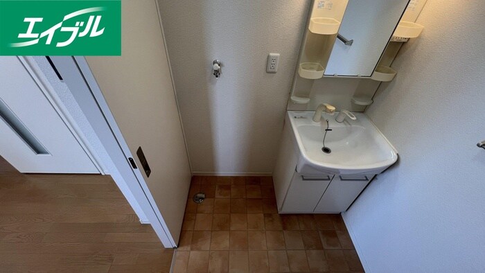 物件内観写真16　(洗濯機置場)