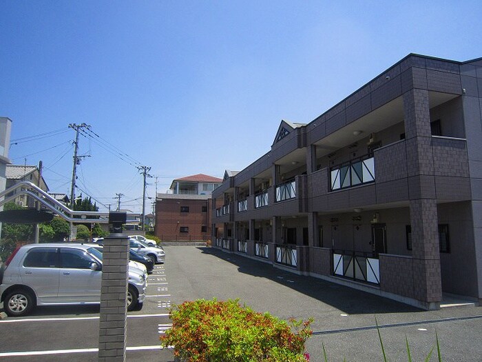 物件外観写真2　(駐車場)