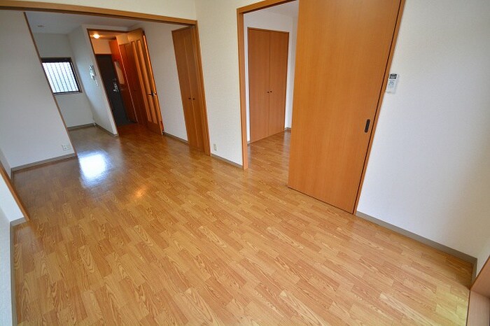 物件内観写真3　(居室)