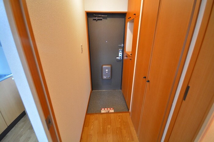 物件内観写真8　(玄関)