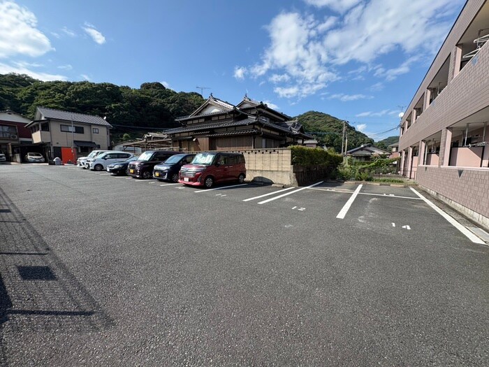 物件外観写真6　(駐車場)