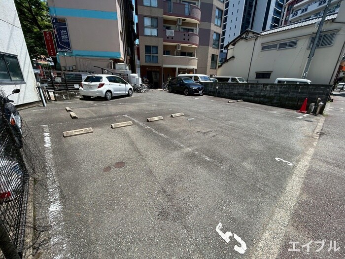 物件外観写真4　(駐車場)