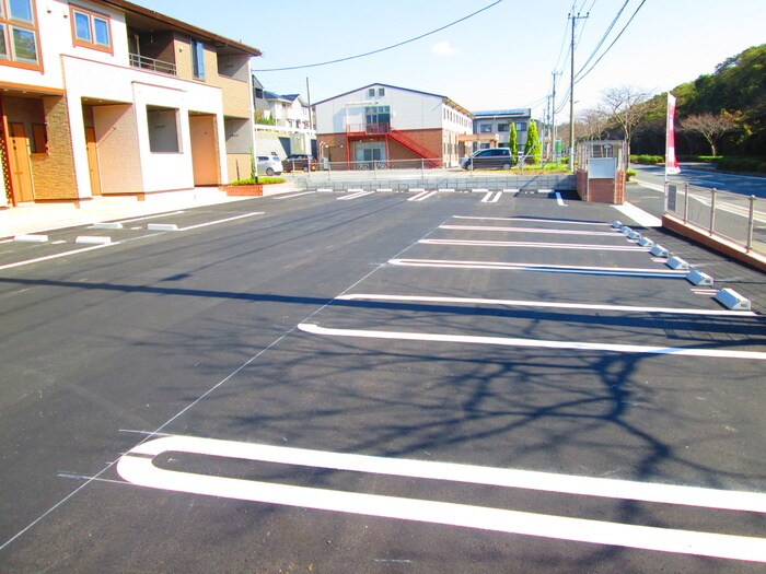 物件外観写真6　(駐車場)