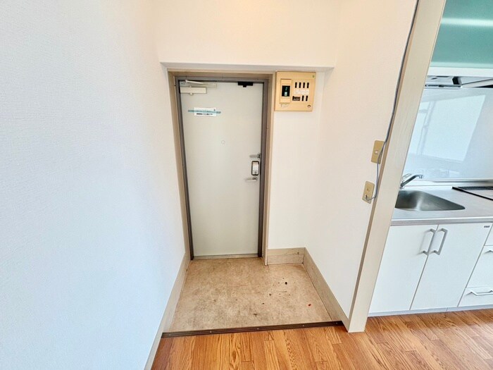 物件内観写真16　(玄関)