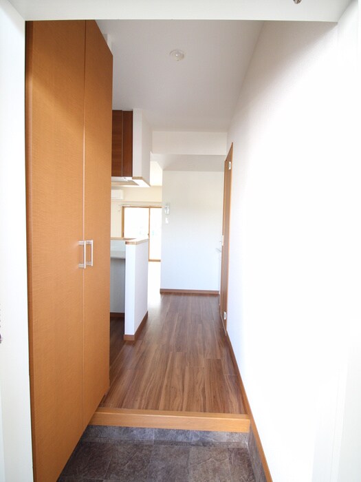 物件内観写真18　(玄関)