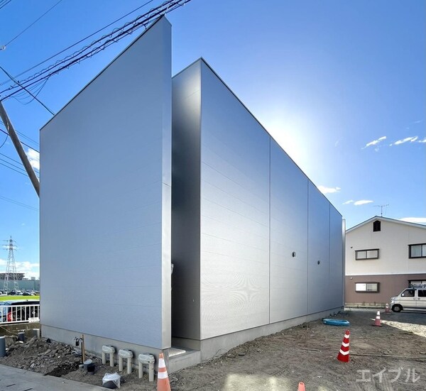 建築中