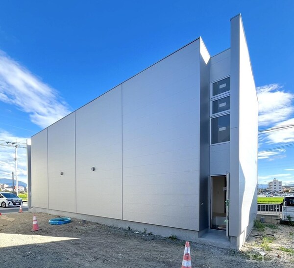 建築中