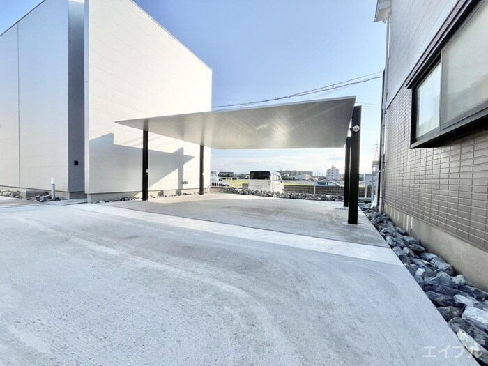 物件外観写真4　(駐車場)