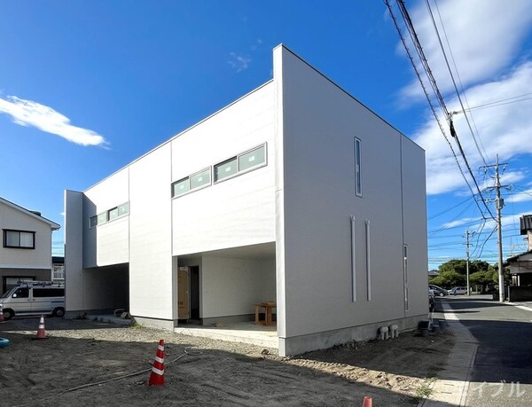 建築中