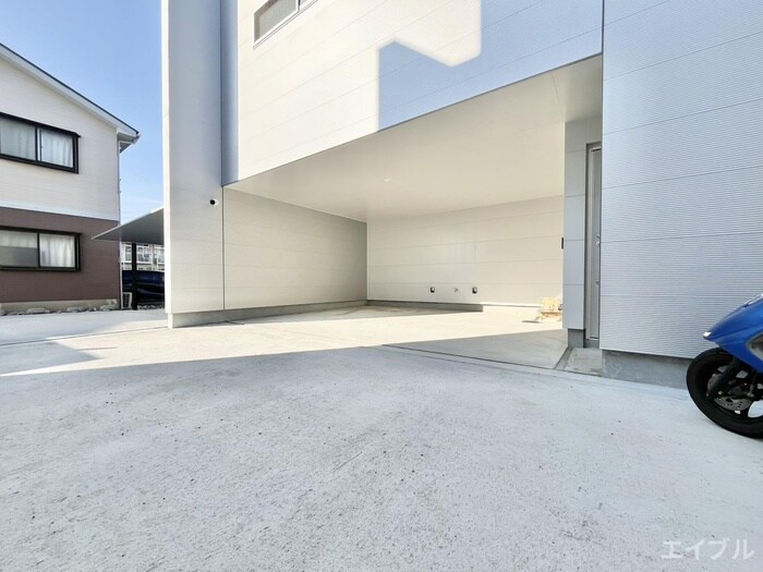 物件外観写真3　(駐車場)