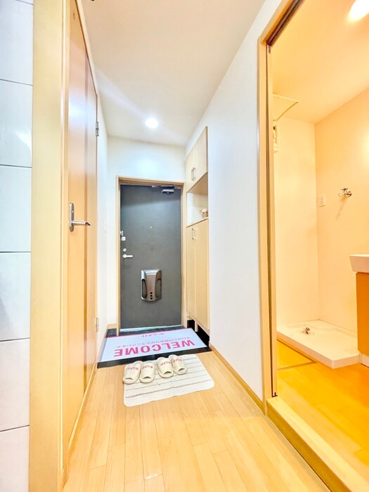 物件内観写真11　(玄関)