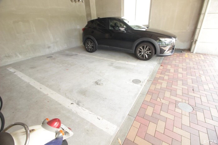 物件外観写真4　(駐車場)