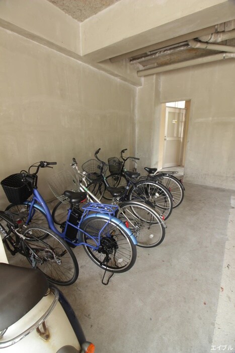 物件外観写真5　(駐輪場)