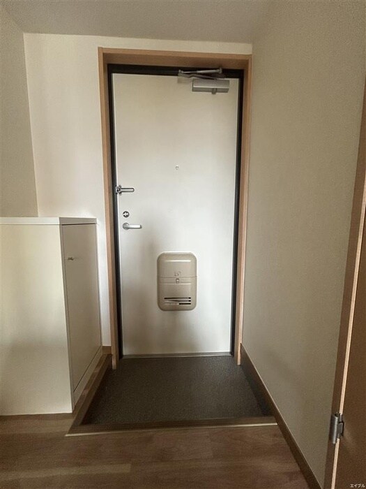 物件内観写真16　(玄関)