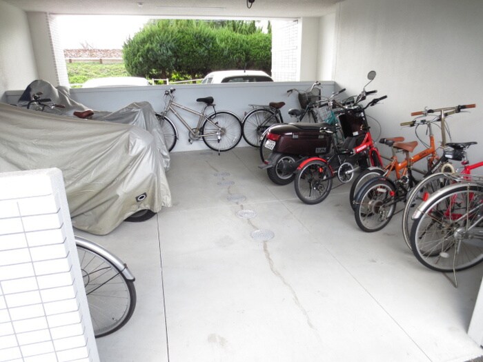 物件外観写真5　(駐輪場)