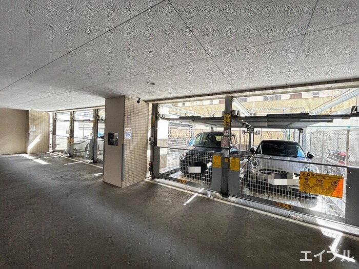 物件外観写真3　(駐車場)